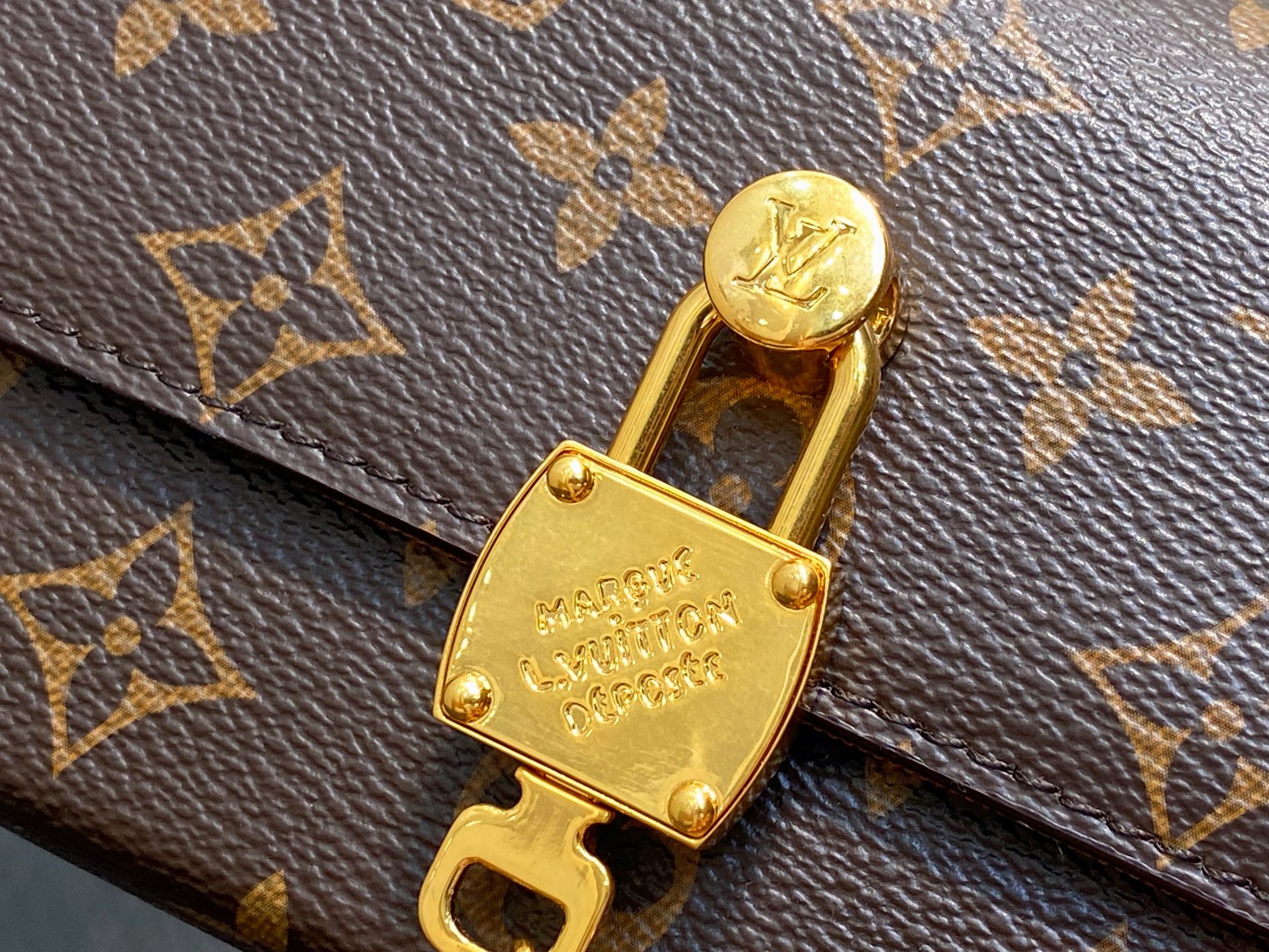 Louis Vuitton Steamer Mini Bag(11 x 6.5 x 18CM)