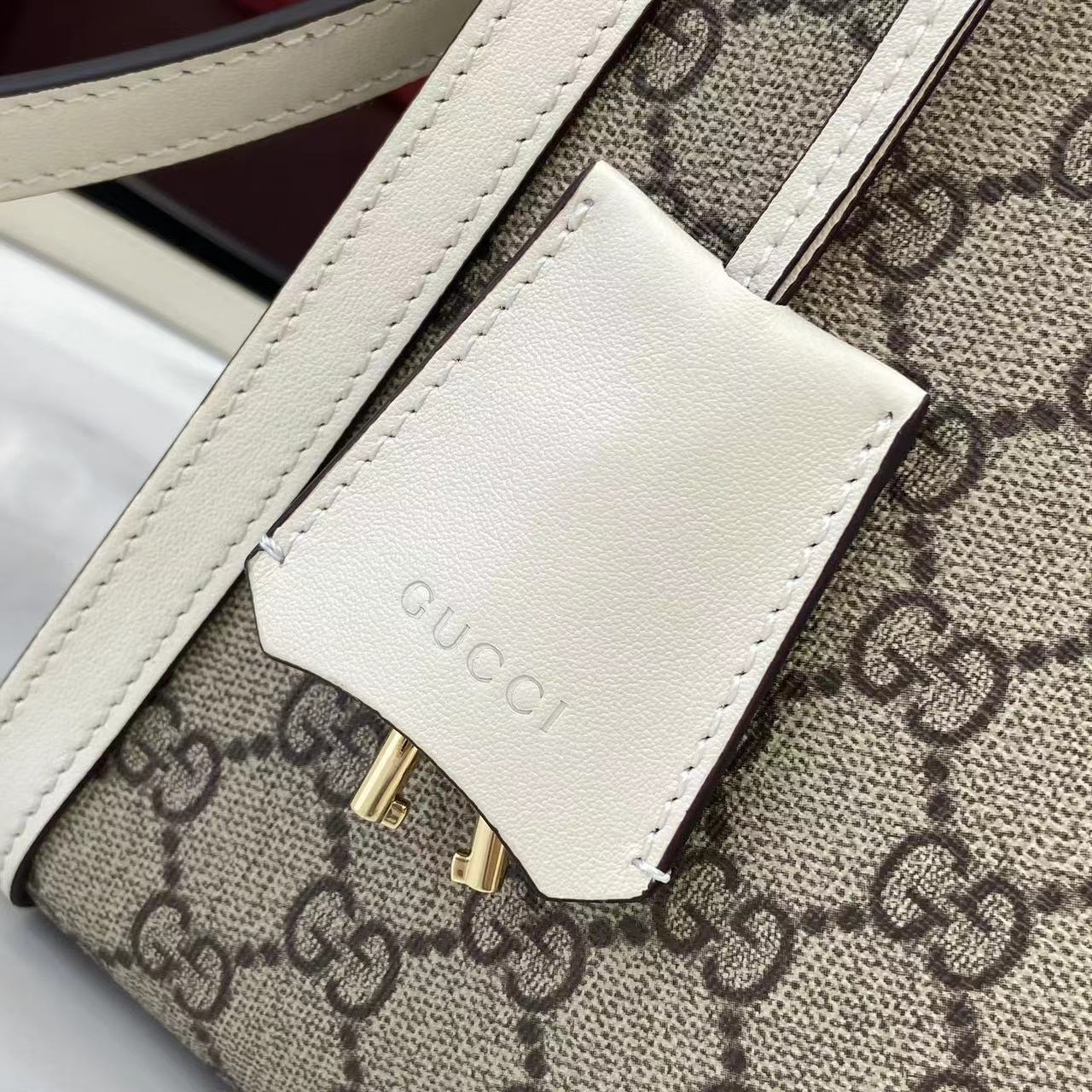 Gucc* Padlock Shoulder Bag(31*21*11CM)