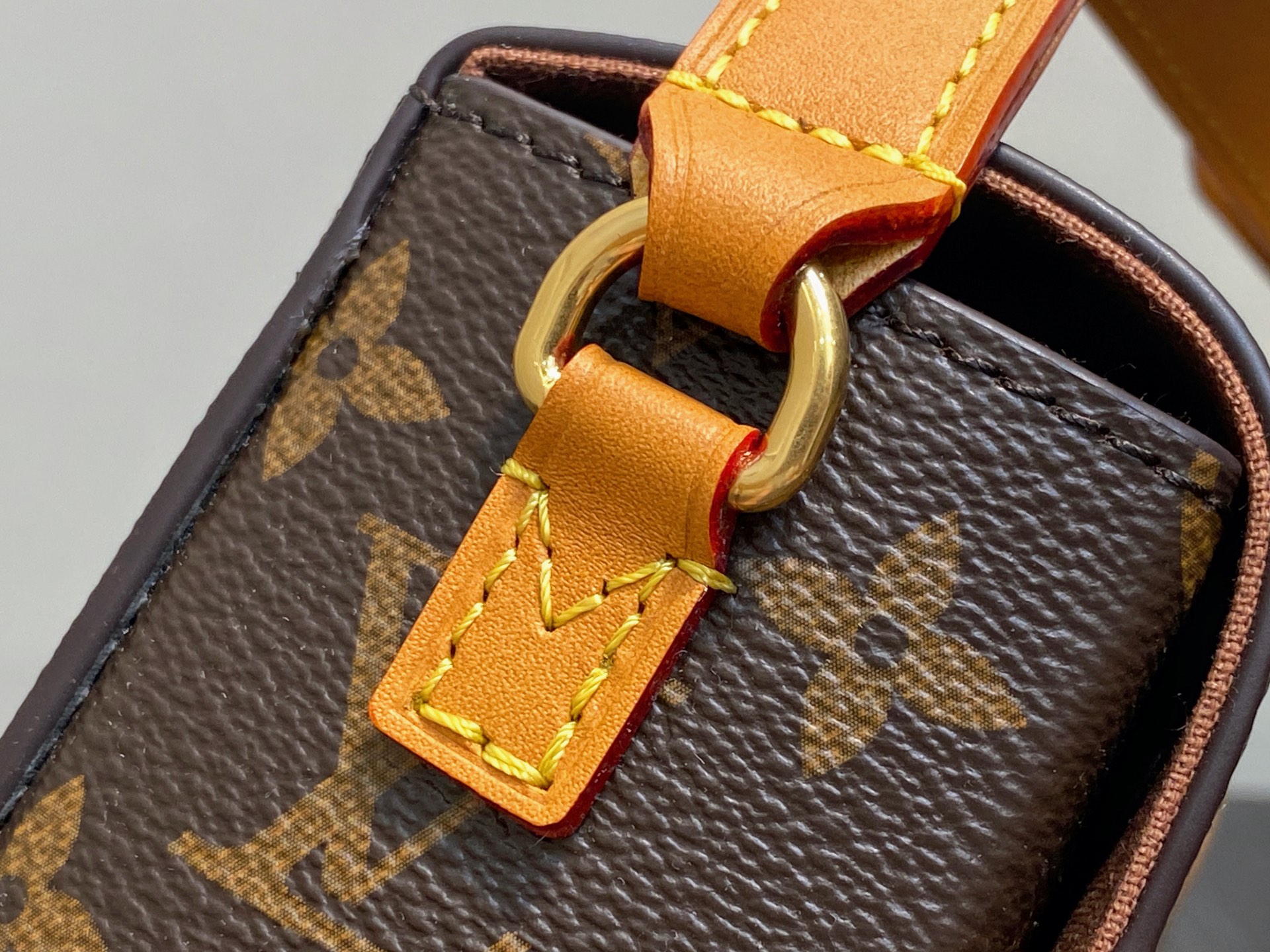 Louis Vuitton Steamer Mini Bag(11 x 6.5 x 18CM)