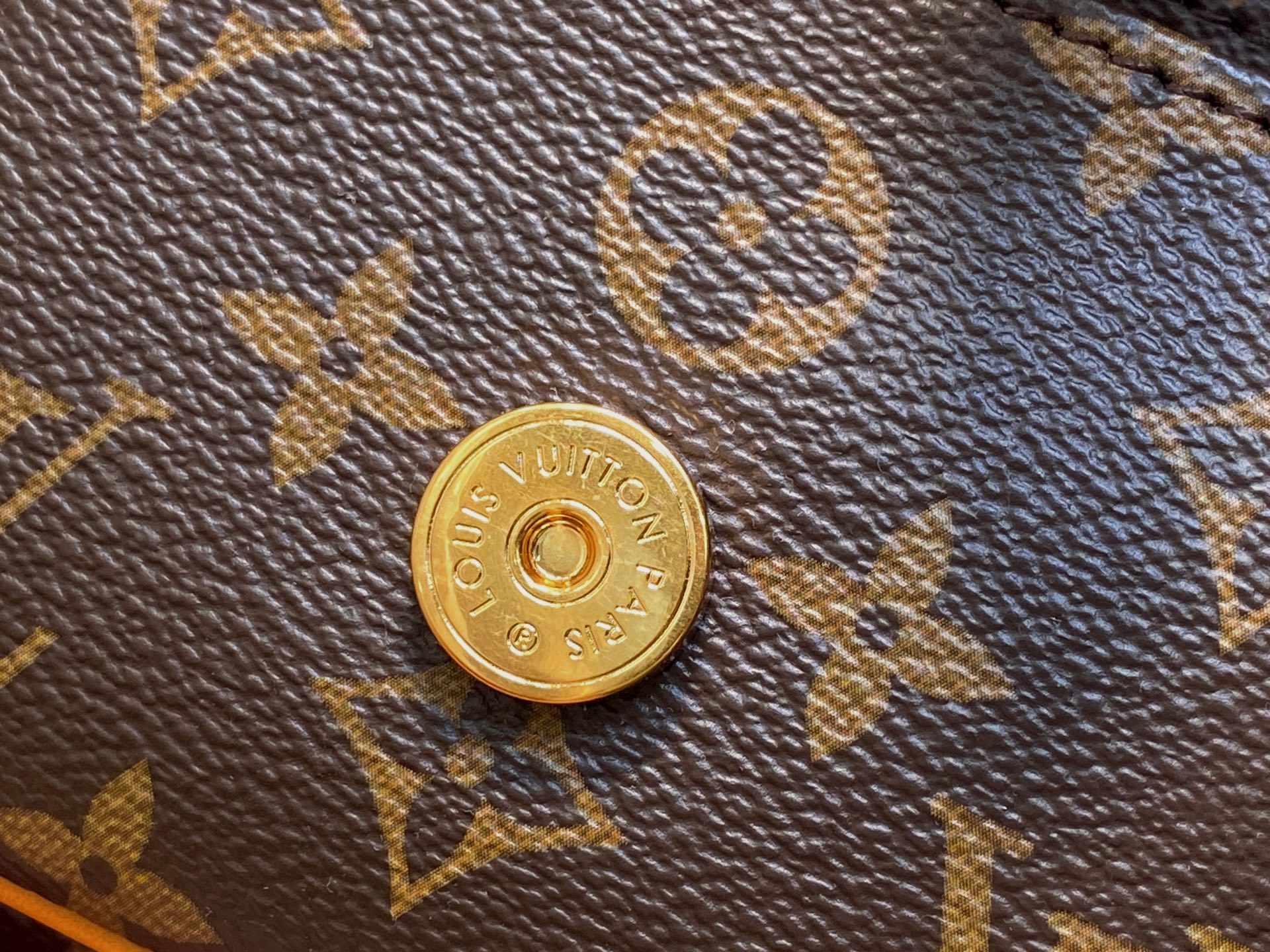 Louis Vuitton Monogram Archive Cargo Bag(14 x 10 x 23CM)