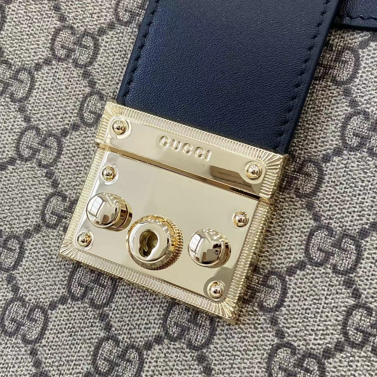 Gucc* Padlock Shoulder Bag(31*21*11CM)