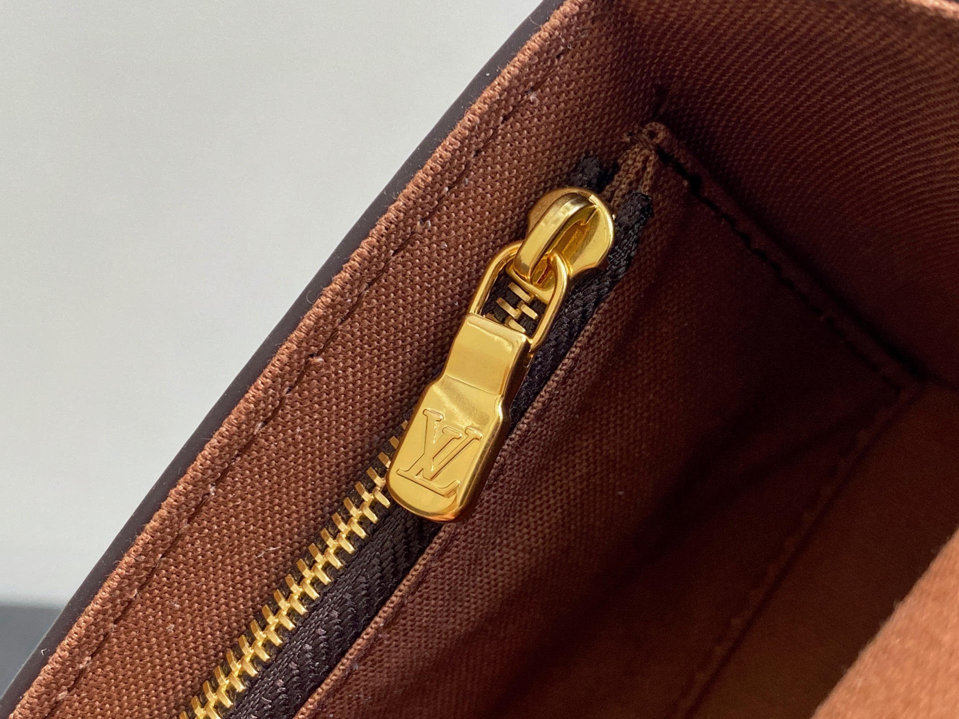 Louis Vuitton Steamer Mini Bag(11 x 6.5 x 18CM)