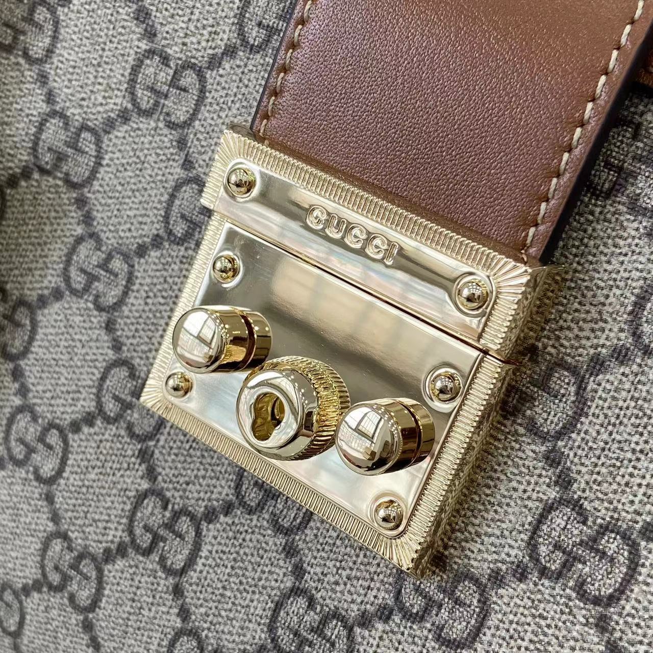 Gucc* Padlock Shoulder Bag(25.5*17.5*10CM)