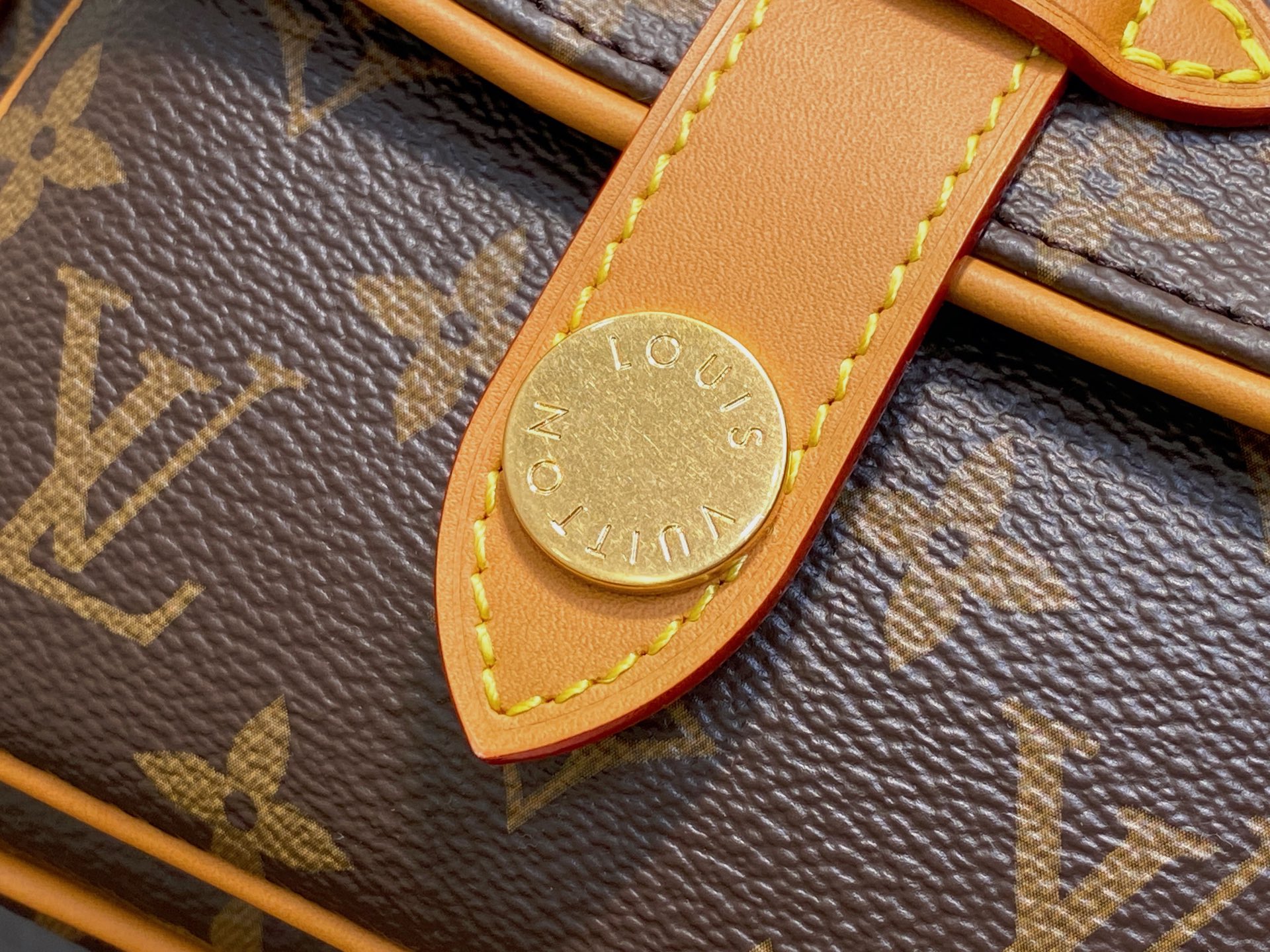 Louis Vuitton Monogram Archive Cargo Bag(14 x 10 x 23CM)