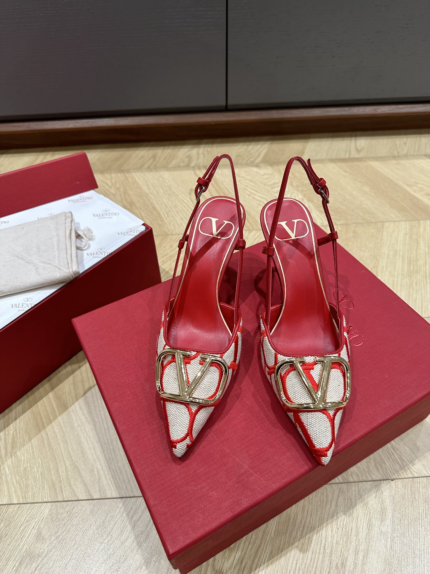 Valentino Heels-8CM(EU35-41)
