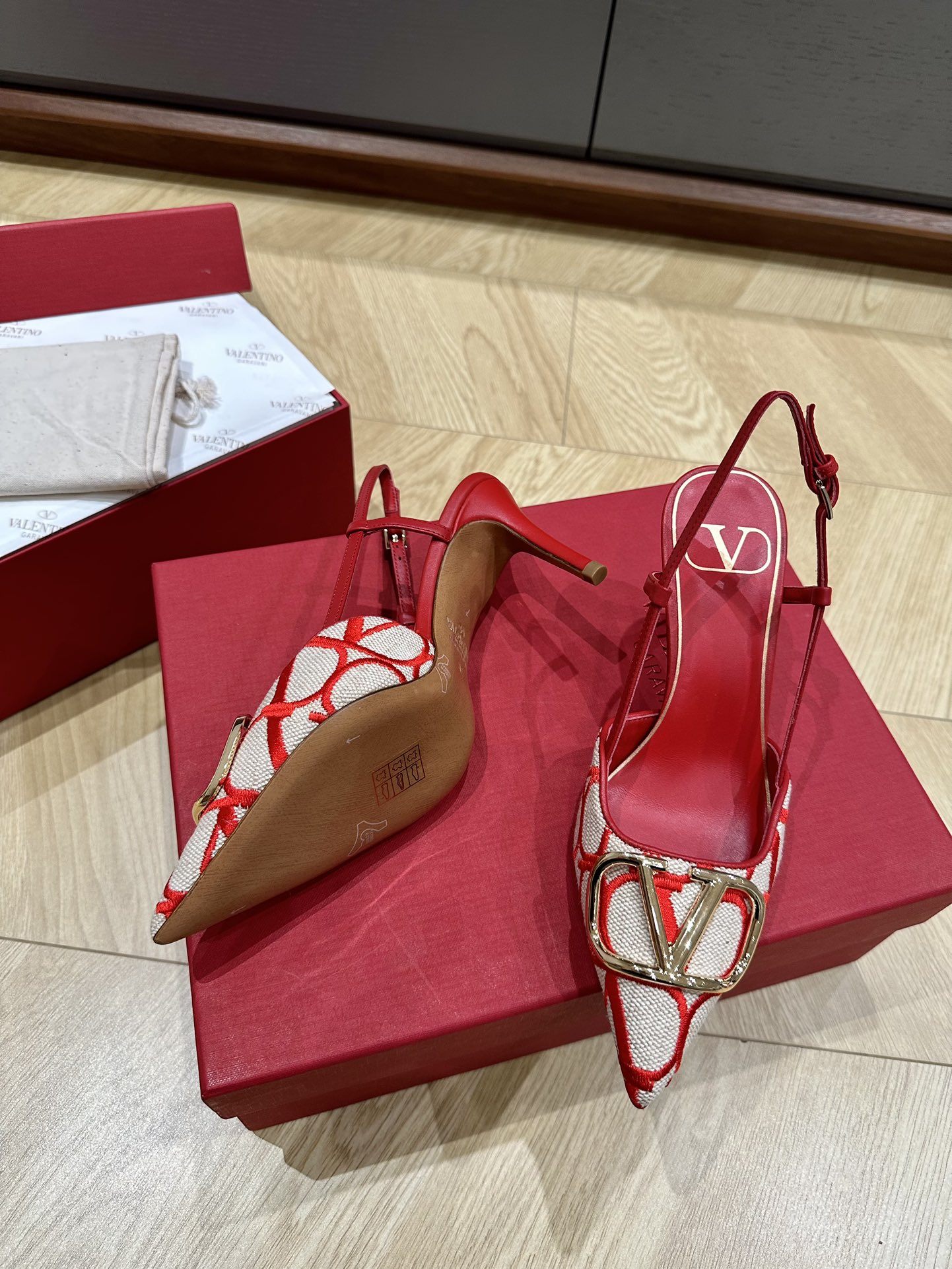 Valentino Heels-8CM(EU35-41)