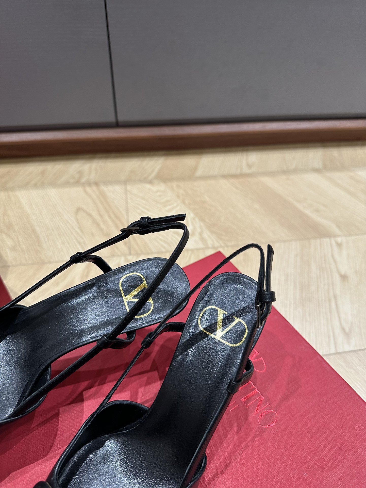 Valentino Heels-8CM(EU35-41)