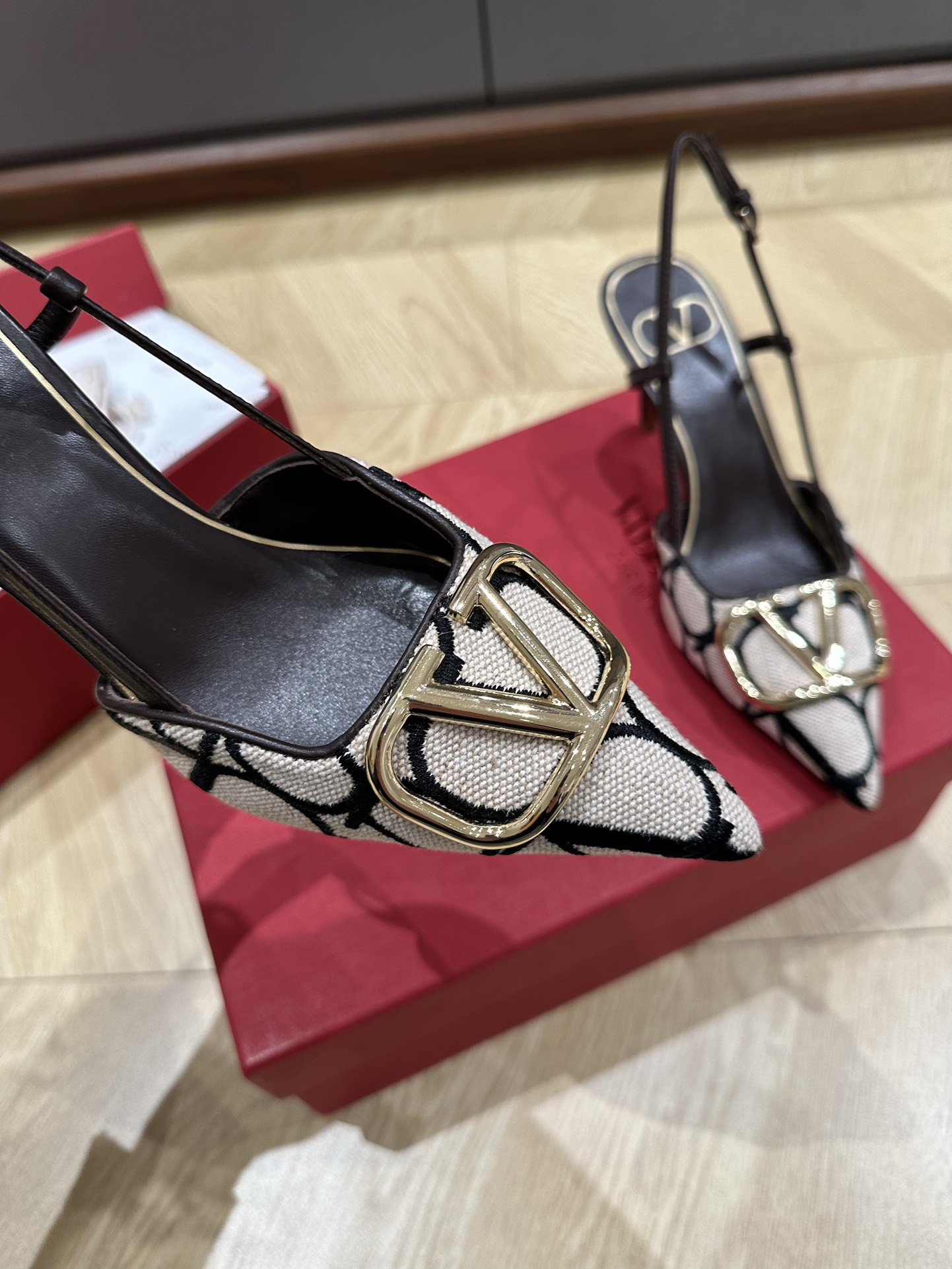 Valentino Heels-8CM(EU35-41)