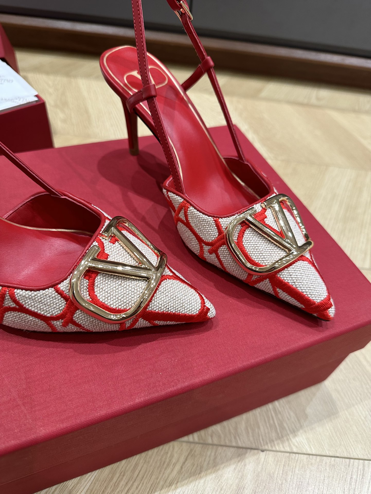 Valentino Heels-8CM(EU35-41)