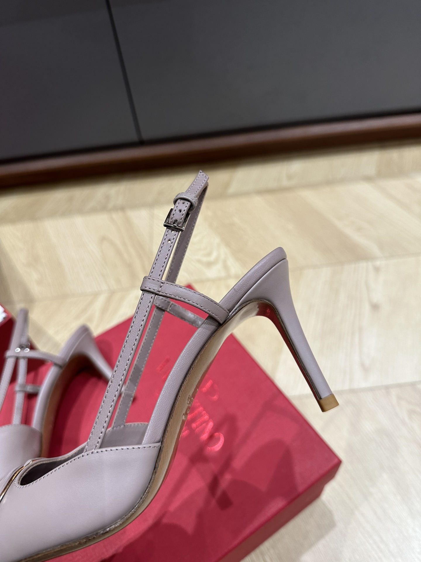 Valentino Heels-8CM(EU35-41)
