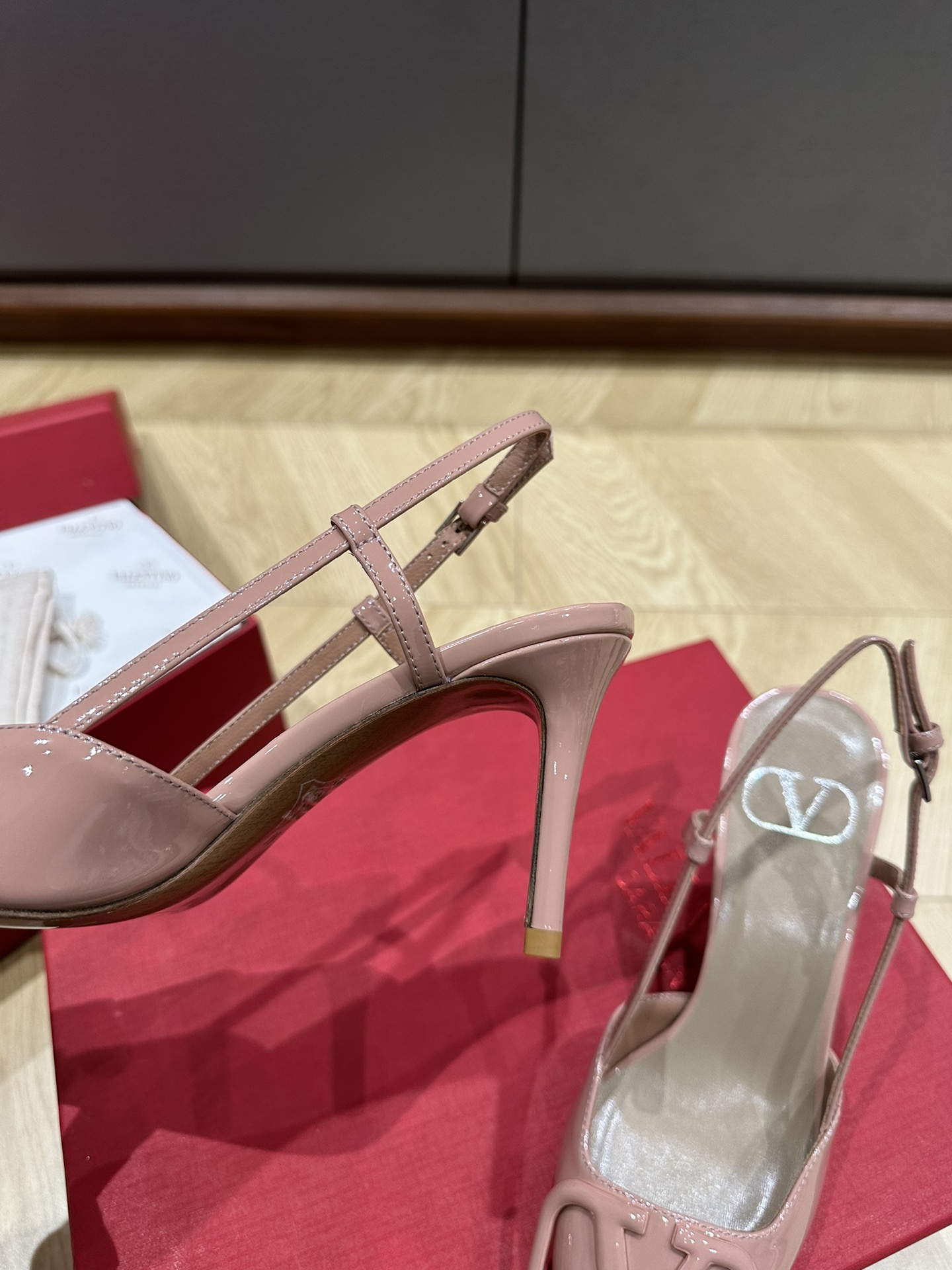 Valentino Heels-8CM(EU35-41)