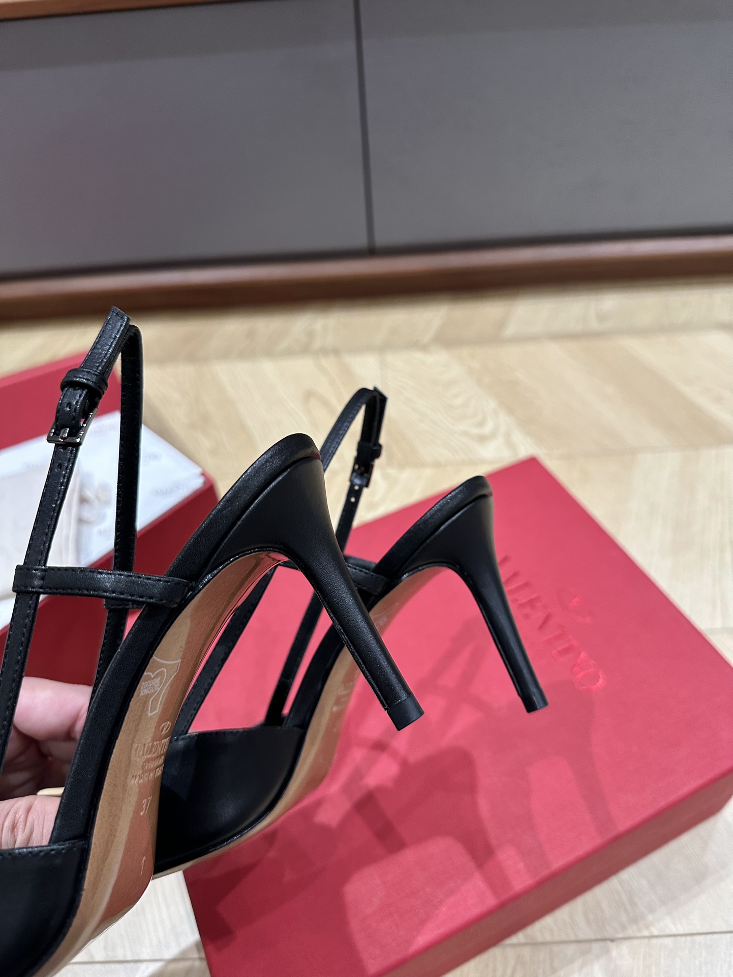 Valentino Heels-8CM(EU35-41)