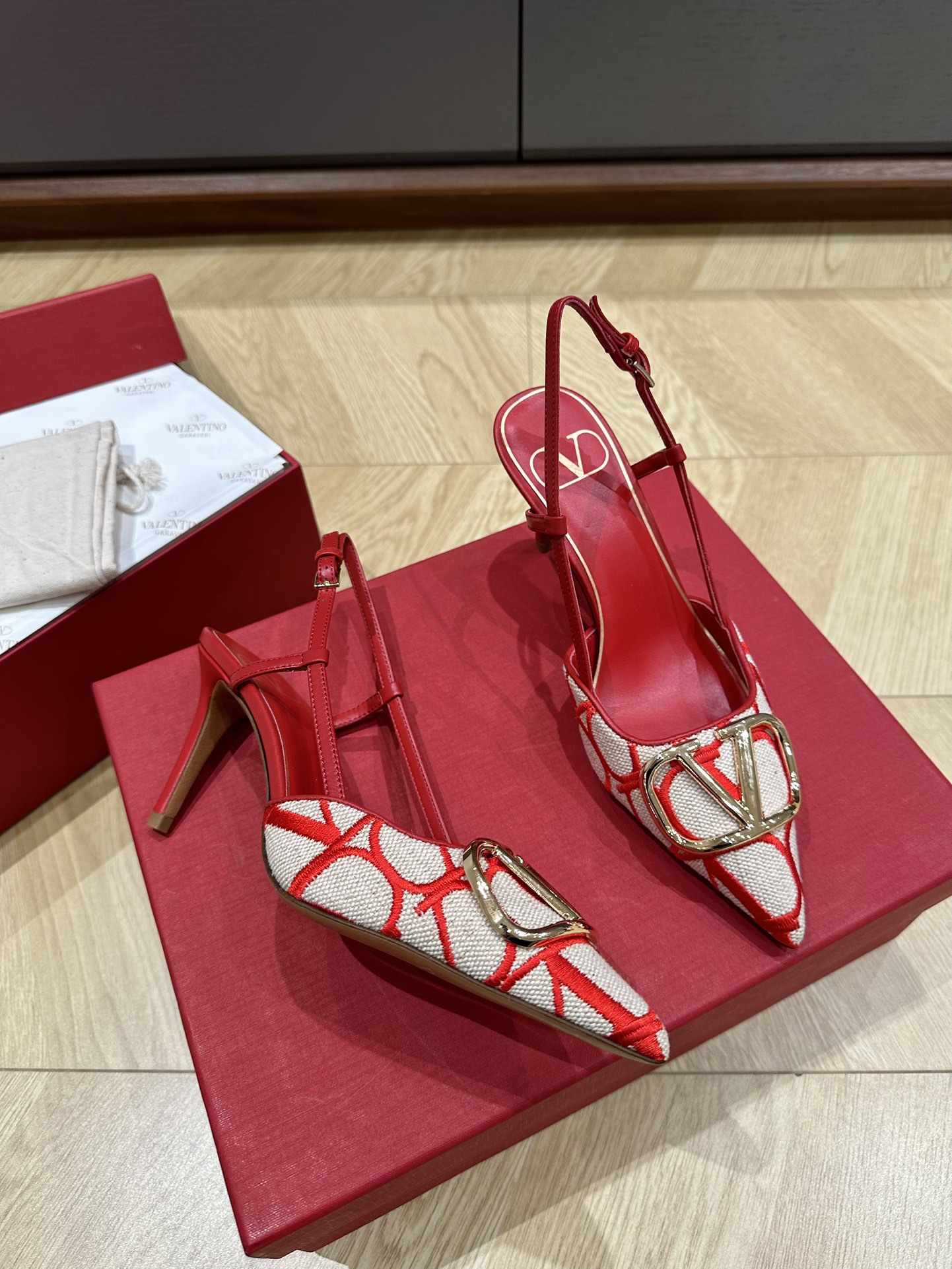 Valentino Heels-8CM(EU35-41)