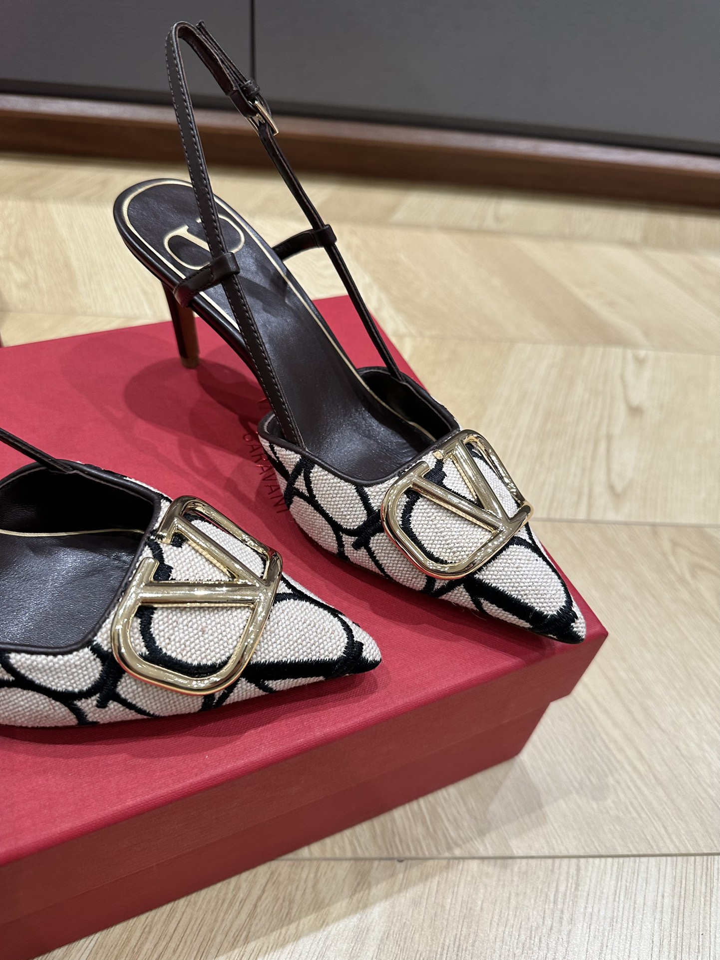 Valentino Heels-8CM(EU35-41)