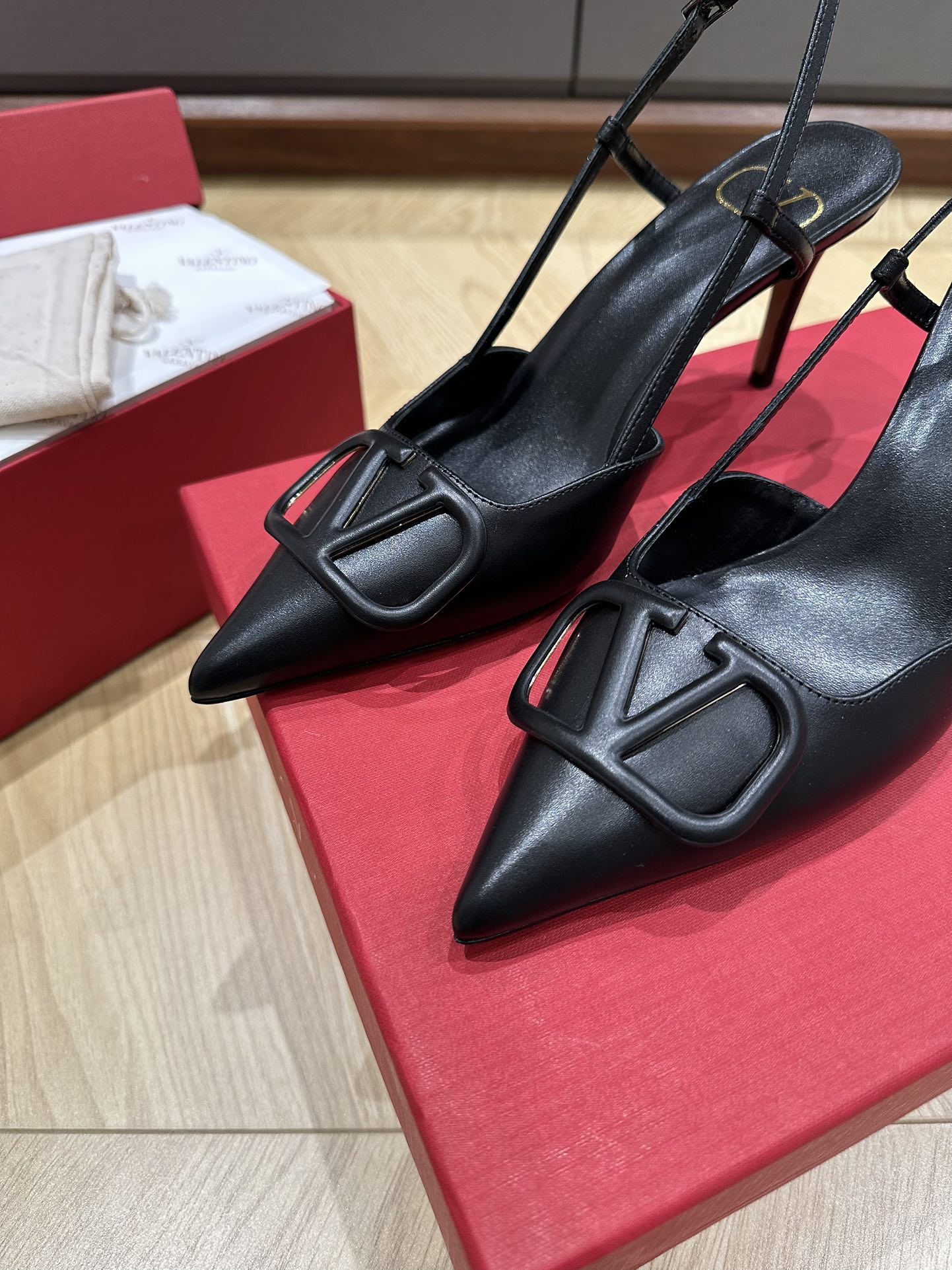 Valentino Heels-8CM(EU35-41)