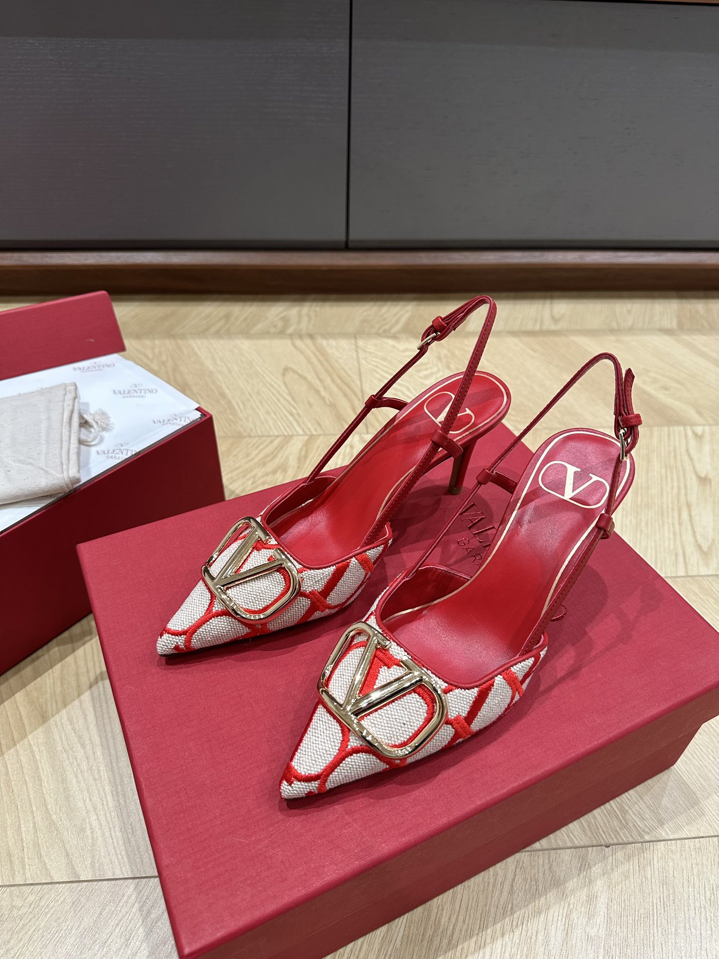 Valentino Heels-8CM(EU35-41)