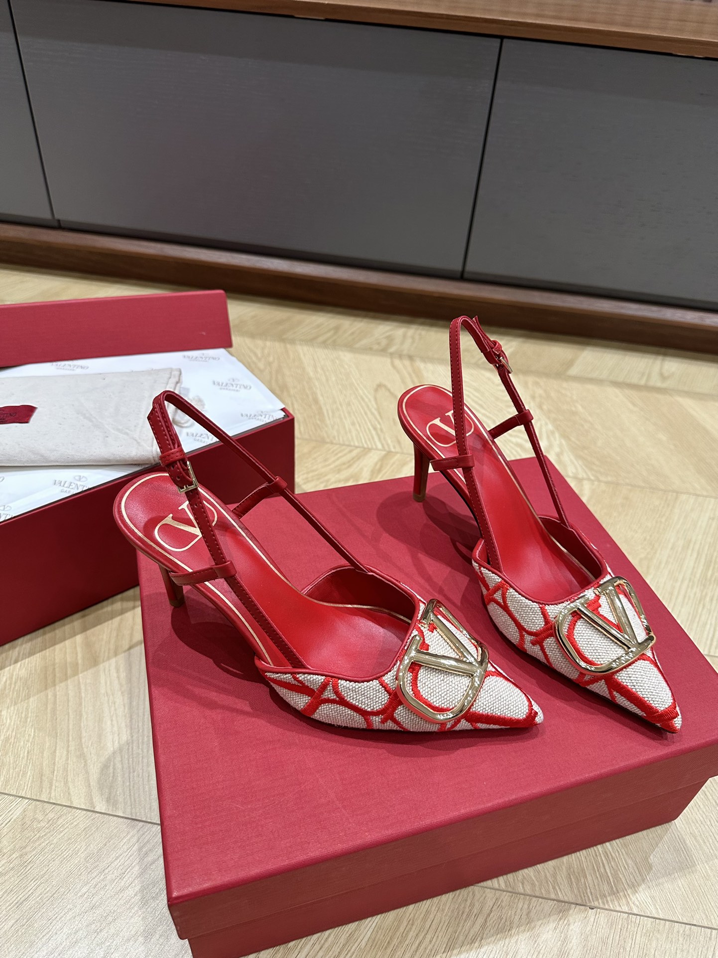 Valentino Heels-8CM(EU35-41)