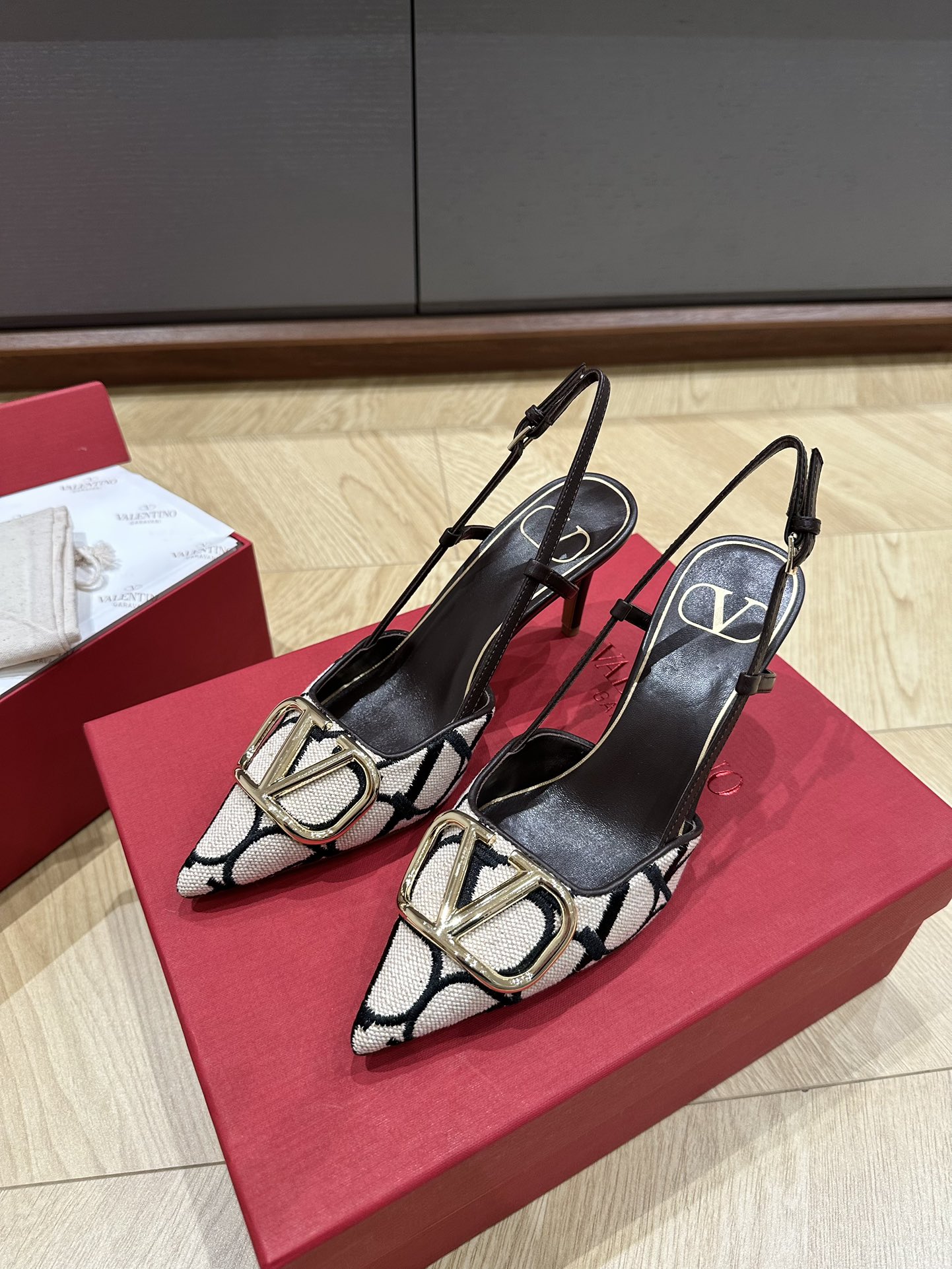 Valentino Heels-8CM(EU35-41)