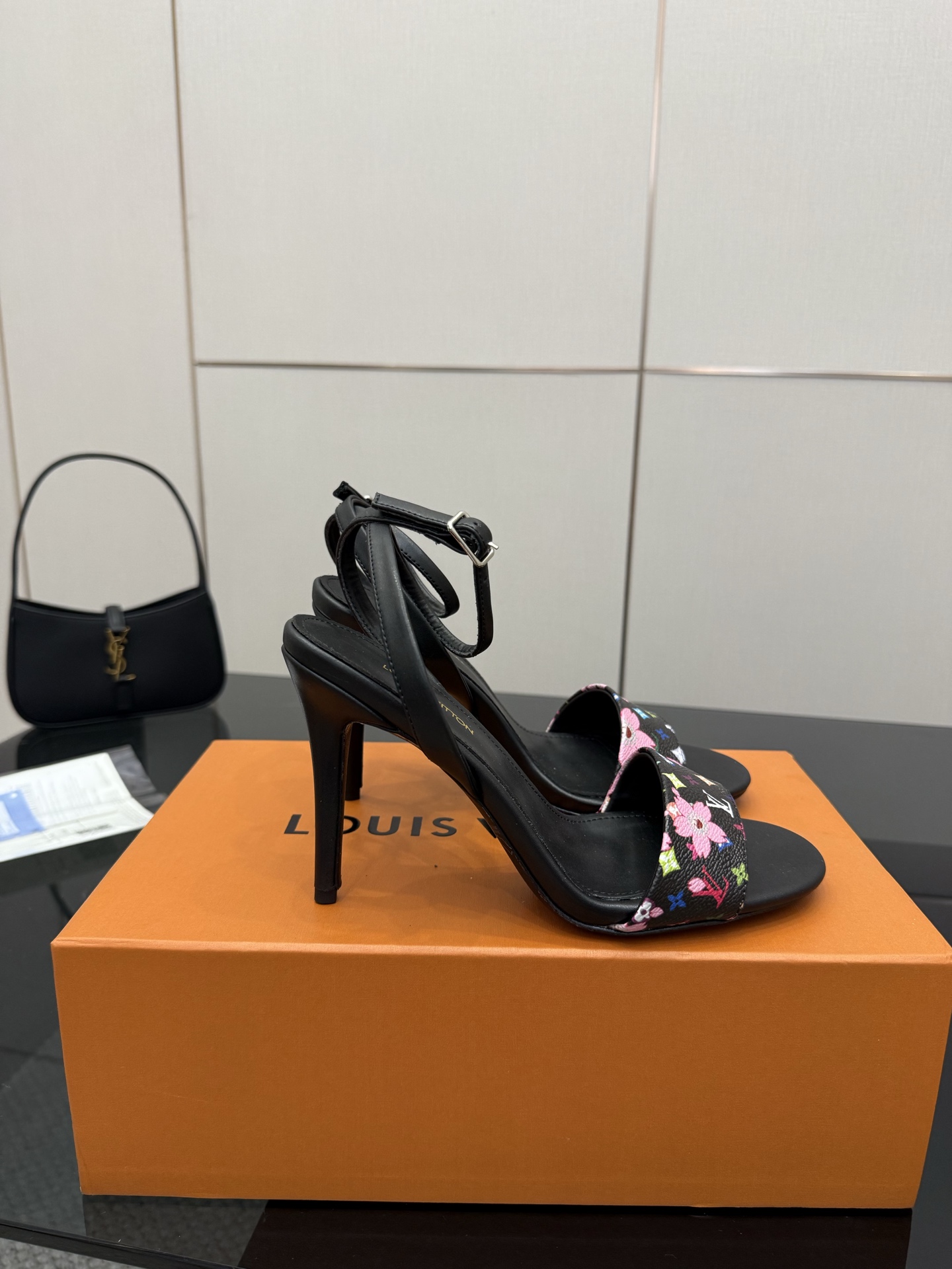 Lou*s Vuitton Slides(EU35-42)