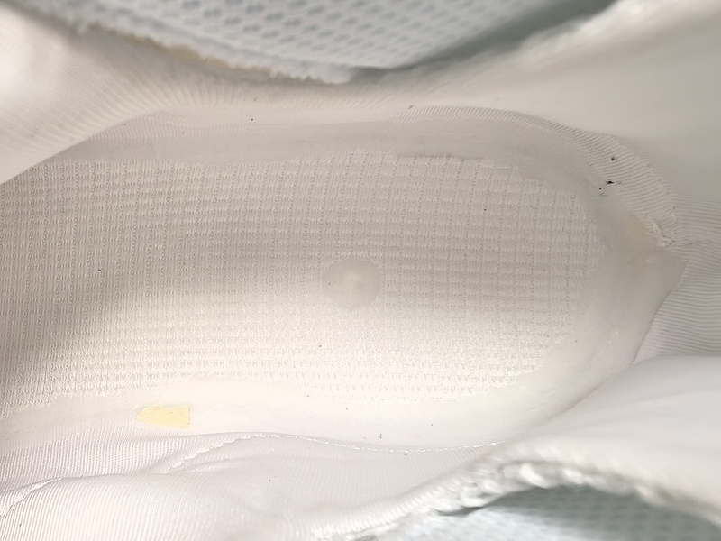 Nike Air Foamposite One “Triple White”FQ4303-400