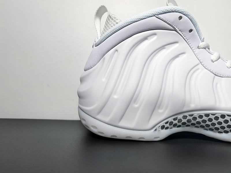 Nike Air Foamposite One “Triple White”FQ4303-400
