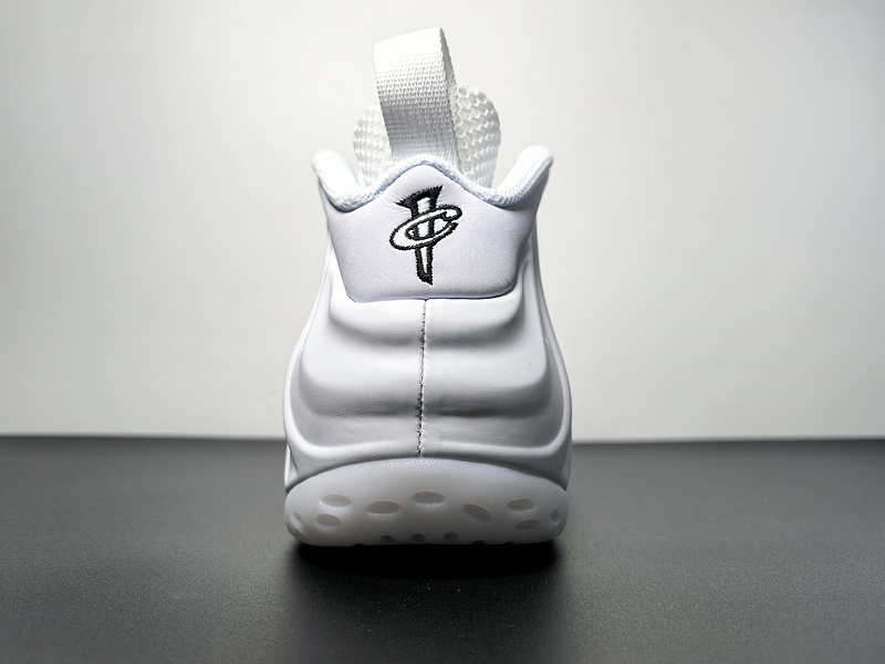 Nike Air Foamposite One “Triple White”FQ4303-400