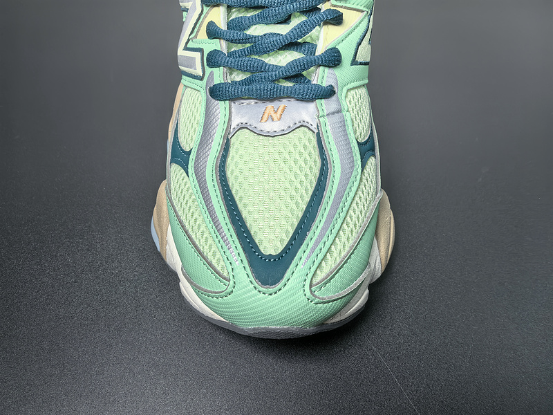 New Balance 9060-128