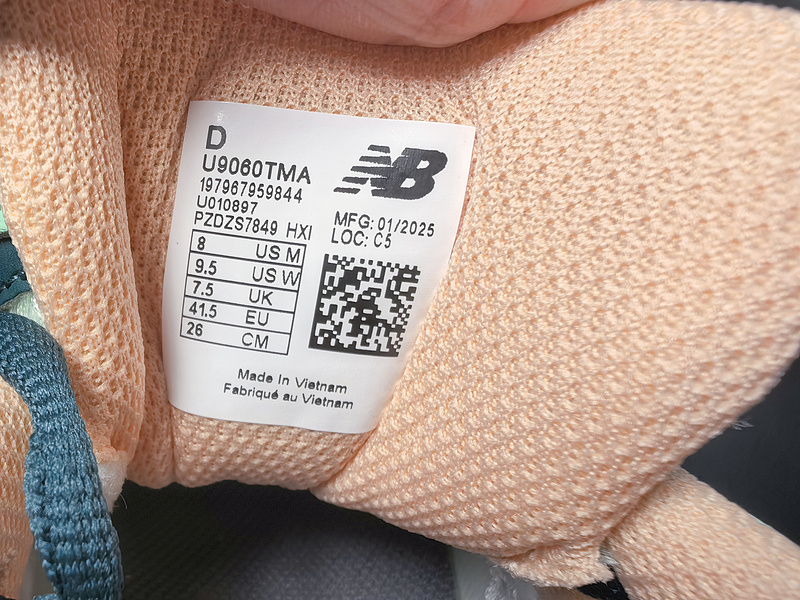 New Balance 9060-128