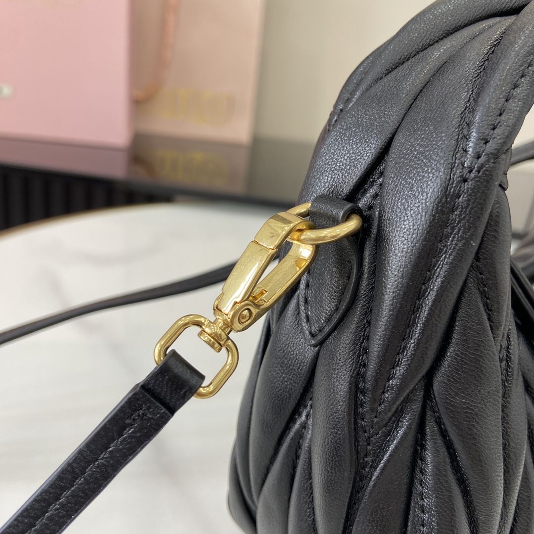 MiuMiu Mini MiuWander Bag(17.5×14×5.5CM）