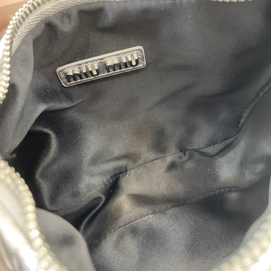 MiuMiu MiuWander Bag(23×13×7CM）