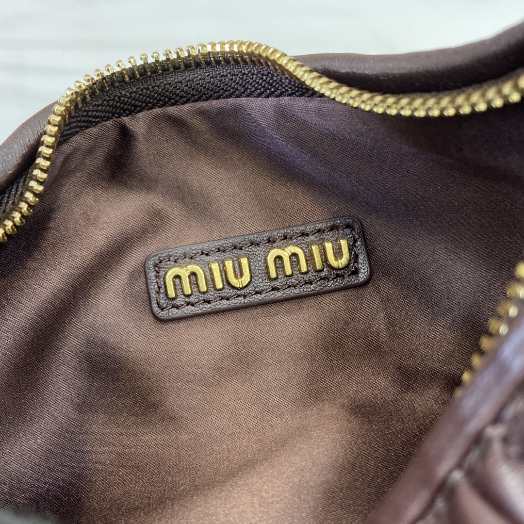 MiuMiu MiuWander Bag(23×13×7CM）