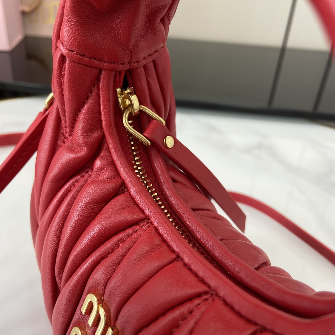 MiuMiu Mini MiuWander Bag(17.5×14×5.5CM）