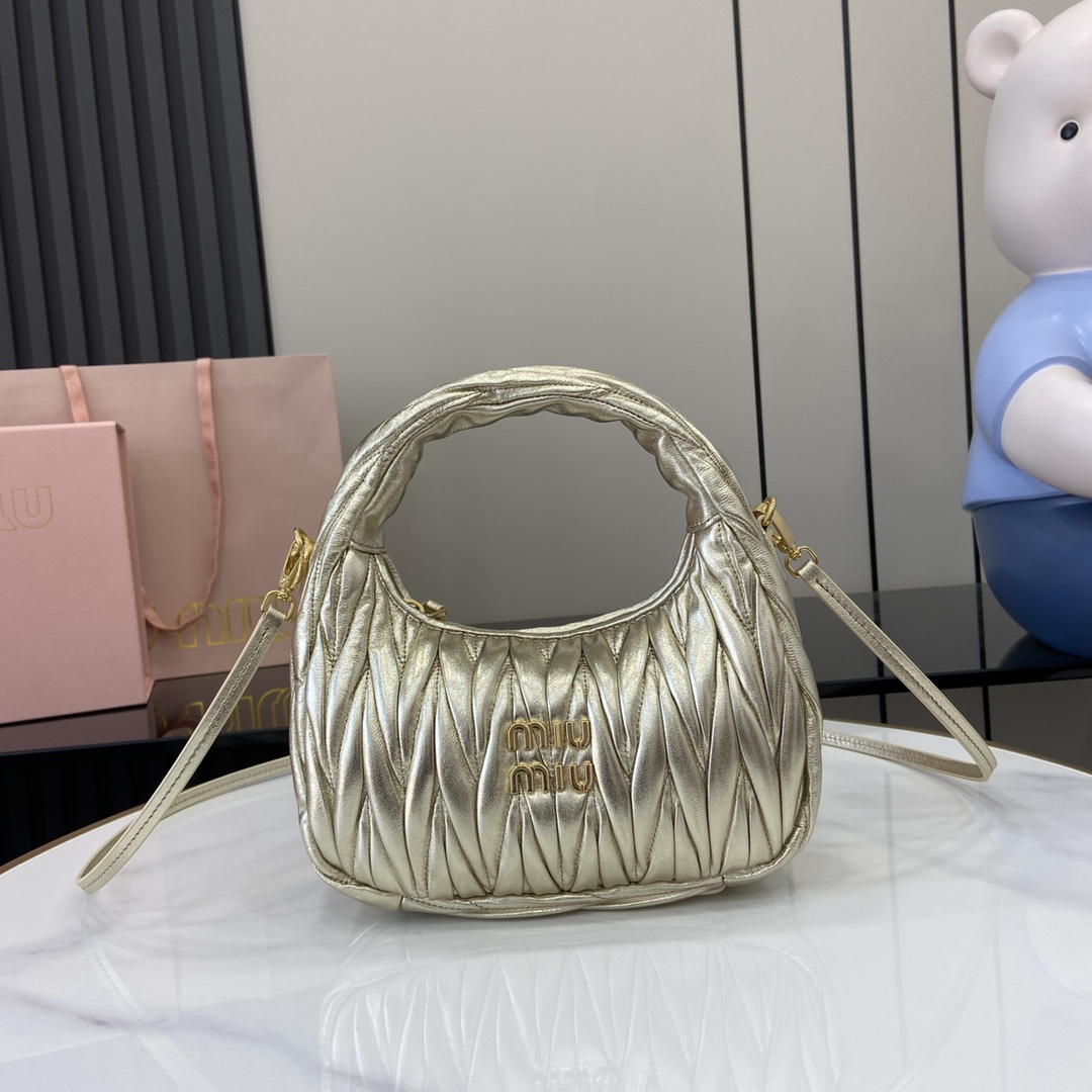 MiuMiu MiuWander Bag(23×13×7CM）