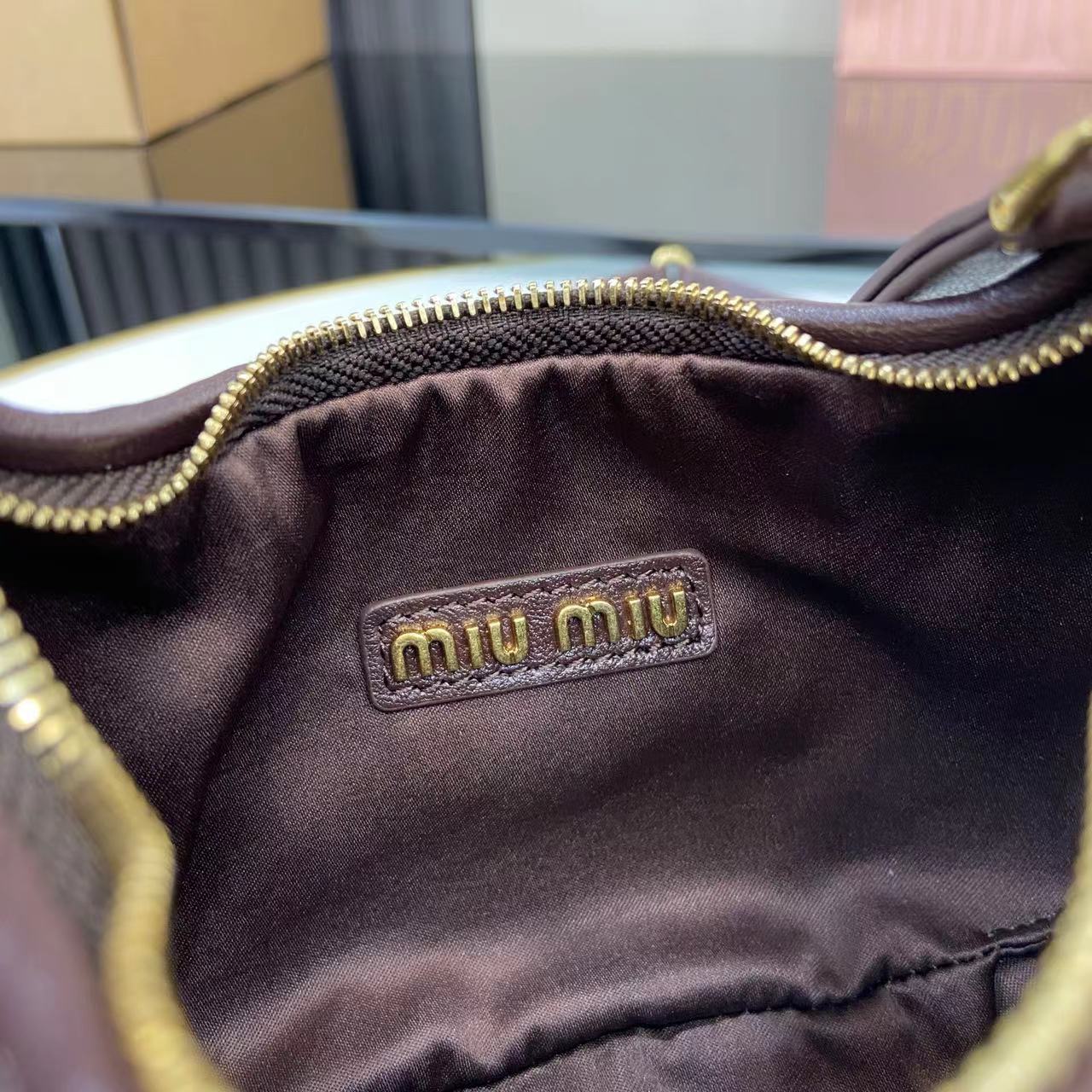 MiuMiu Mini MiuWander Bag(17.5×14×5.5CM）