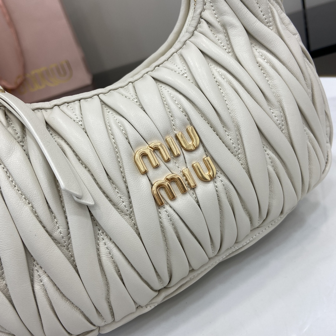 MiuMiu MiuWander Bag(23×13×7CM）