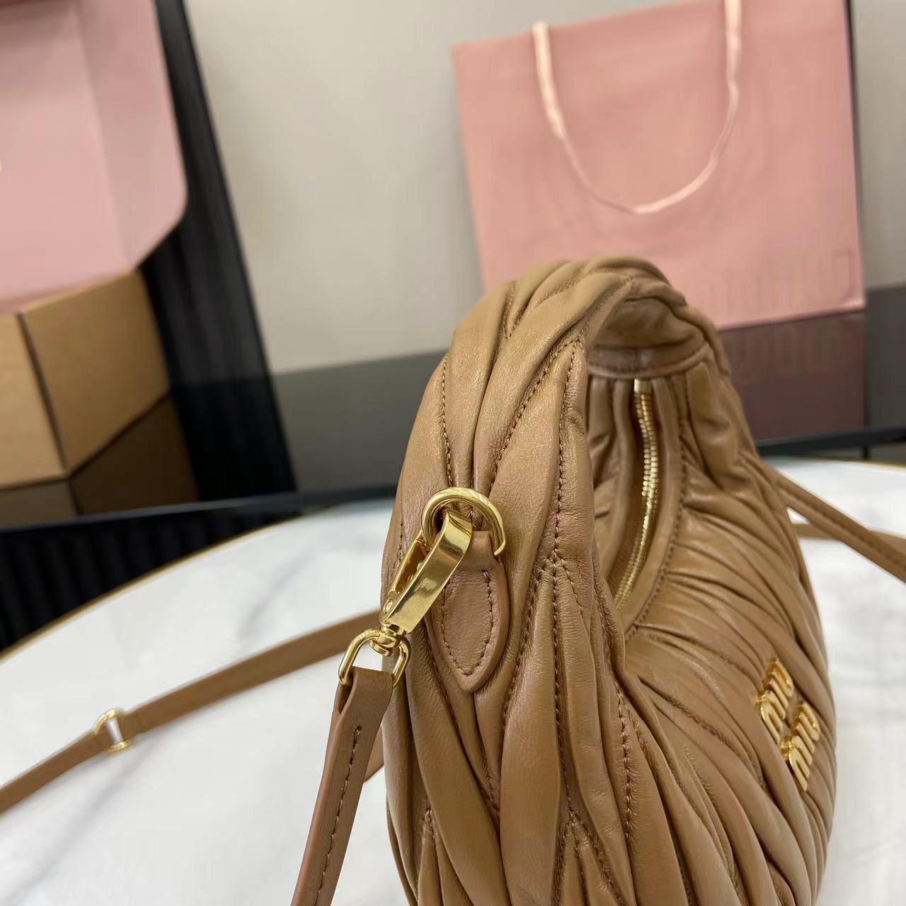 MiuMiu Mini MiuWander Bag(17.5×14×5.5CM）