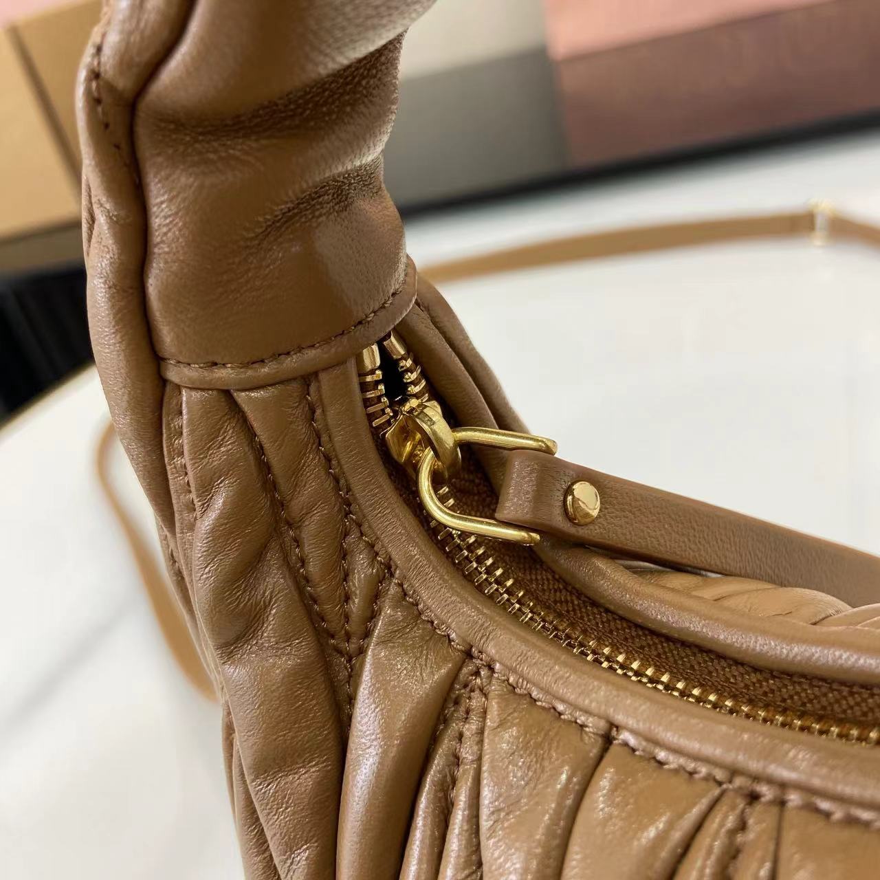 MiuMiu Mini MiuWander Bag(17.5×14×5.5CM）