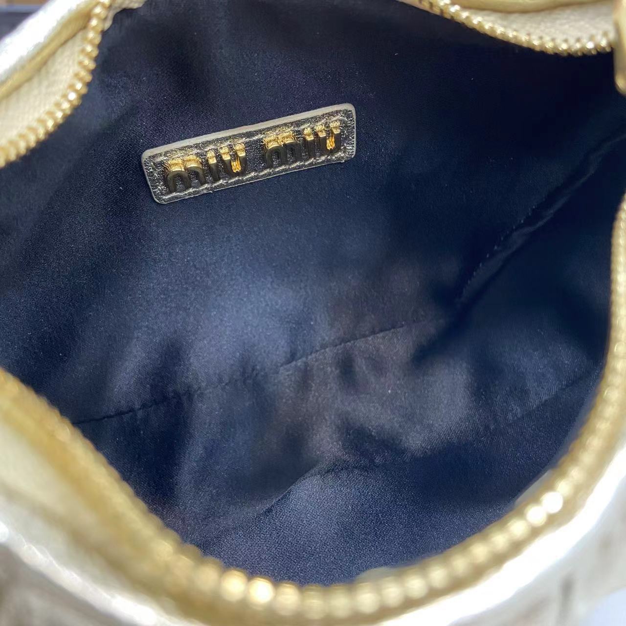 MiuMiu Mini MiuWander Bag(17.5×14×5.5CM）