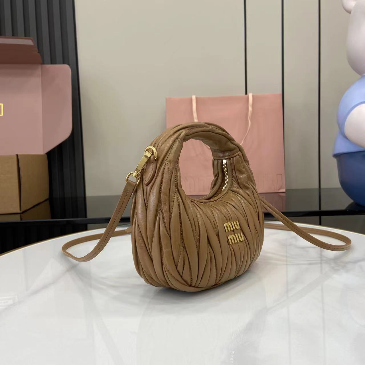 MiuMiu Mini MiuWander Bag(17.5×14×5.5CM）