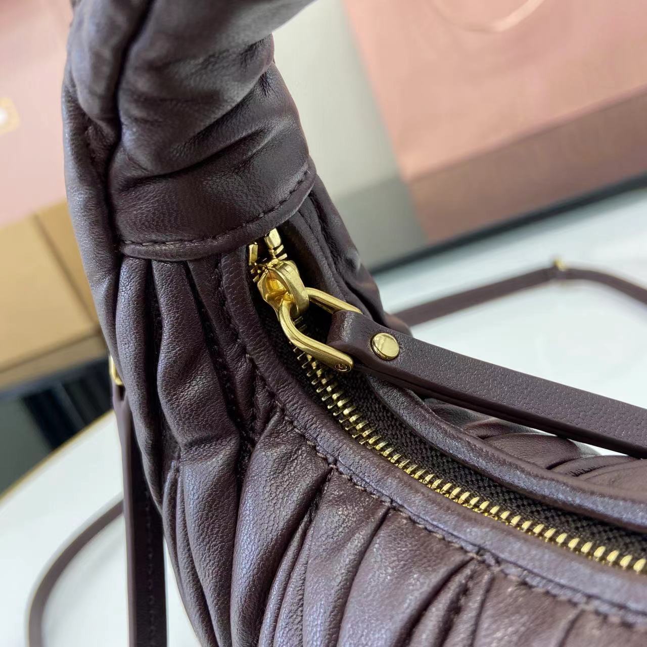 MiuMiu Mini MiuWander Bag(17.5×14×5.5CM）