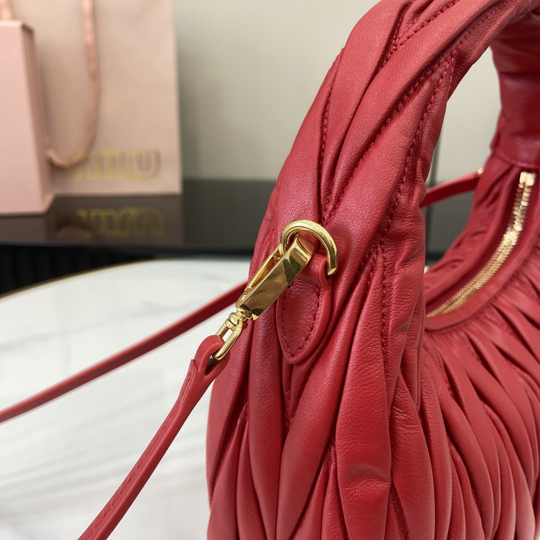 MiuMiu MiuWander Bag(23×13×7CM）