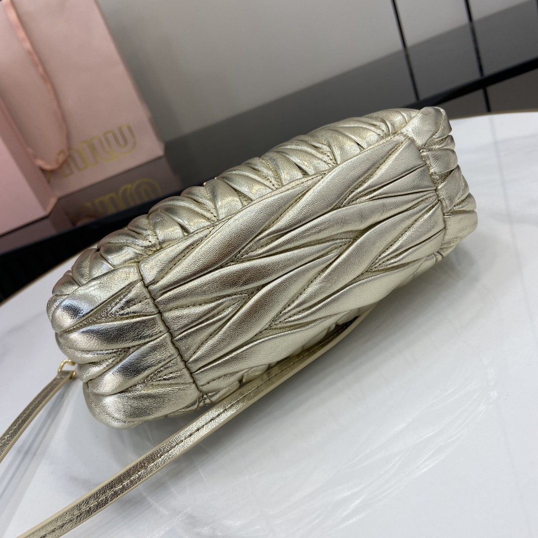 MiuMiu MiuWander Bag(23×13×7CM）