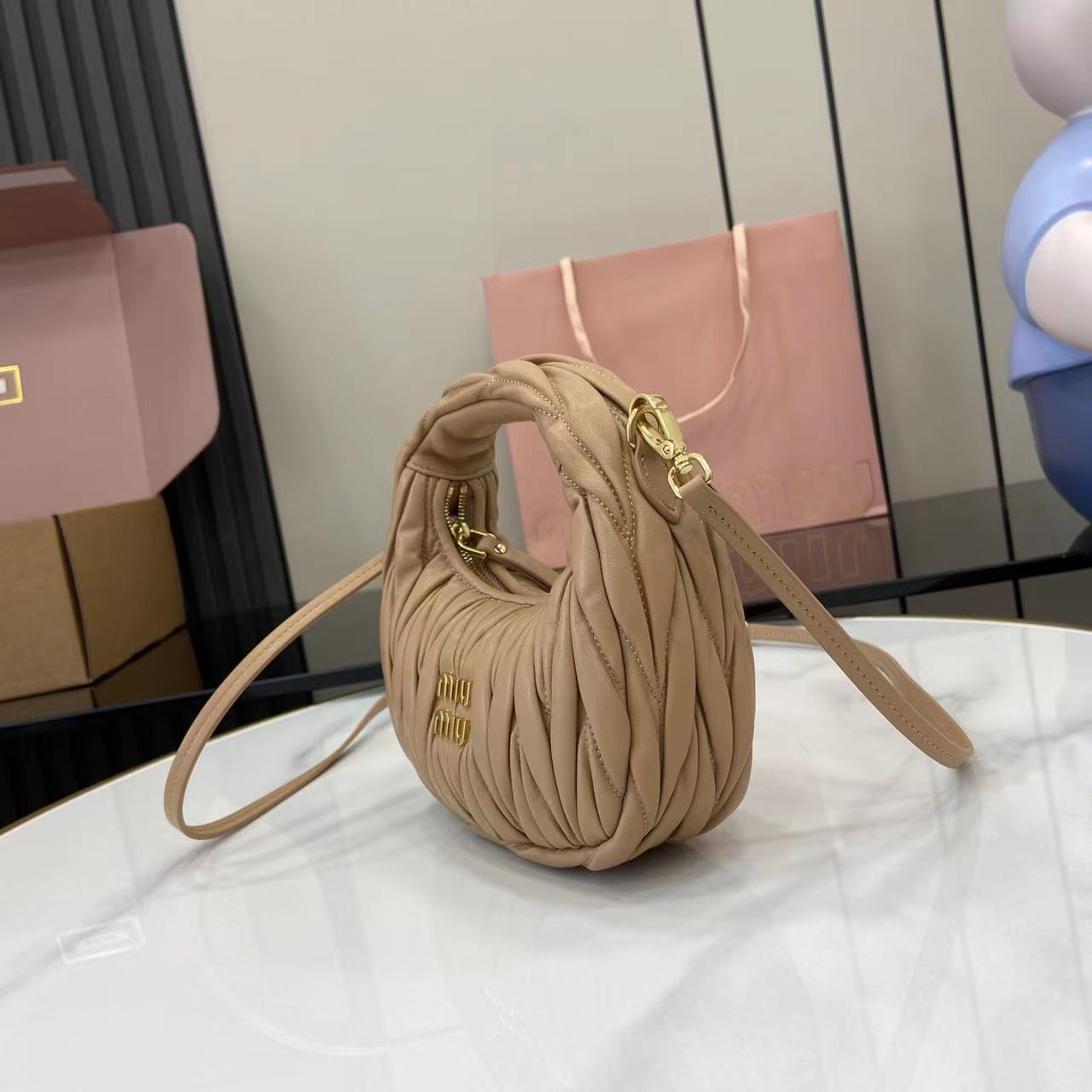 MiuMiu Mini MiuWander Bag(17.5×14×5.5CM）