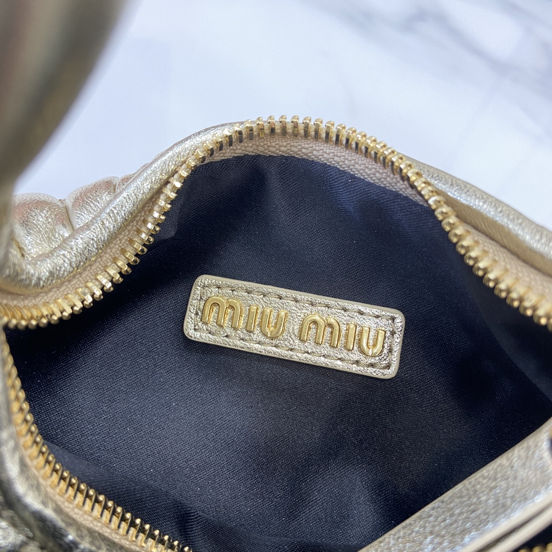 MiuMiu MiuWander Bag(23×13×7CM）