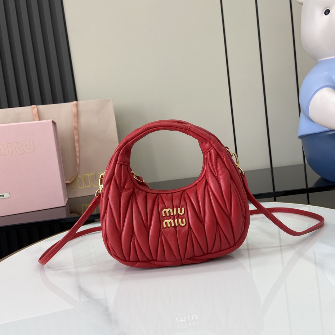 MiuMiu Mini MiuWander Bag(17.5×14×5.5CM）