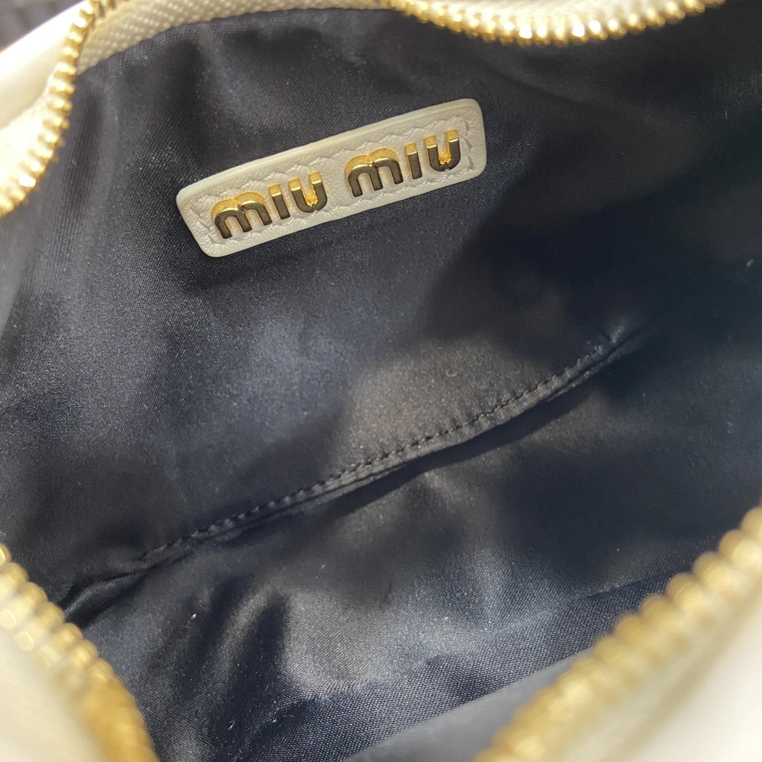MiuMiu Mini MiuWander Bag(17.5×14×5.5CM）