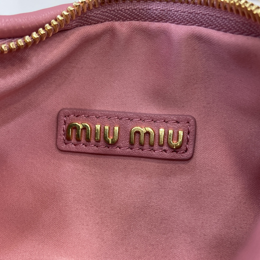 MiuMiu MiuWander Bag(23×13×7CM）