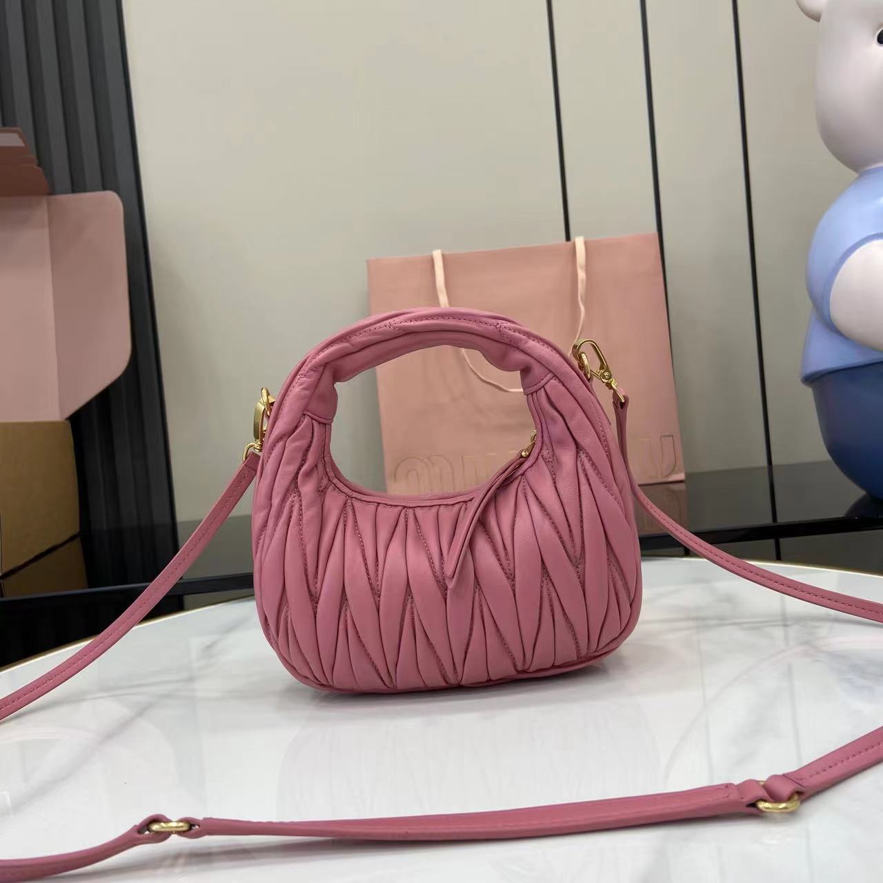 MiuMiu Mini MiuWander Bag(17.5×14×5.5CM）