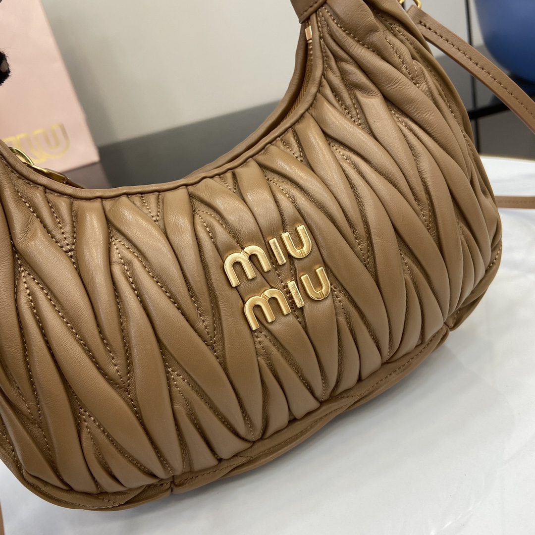 MiuMiu MiuWander Bag(23×13×7CM）