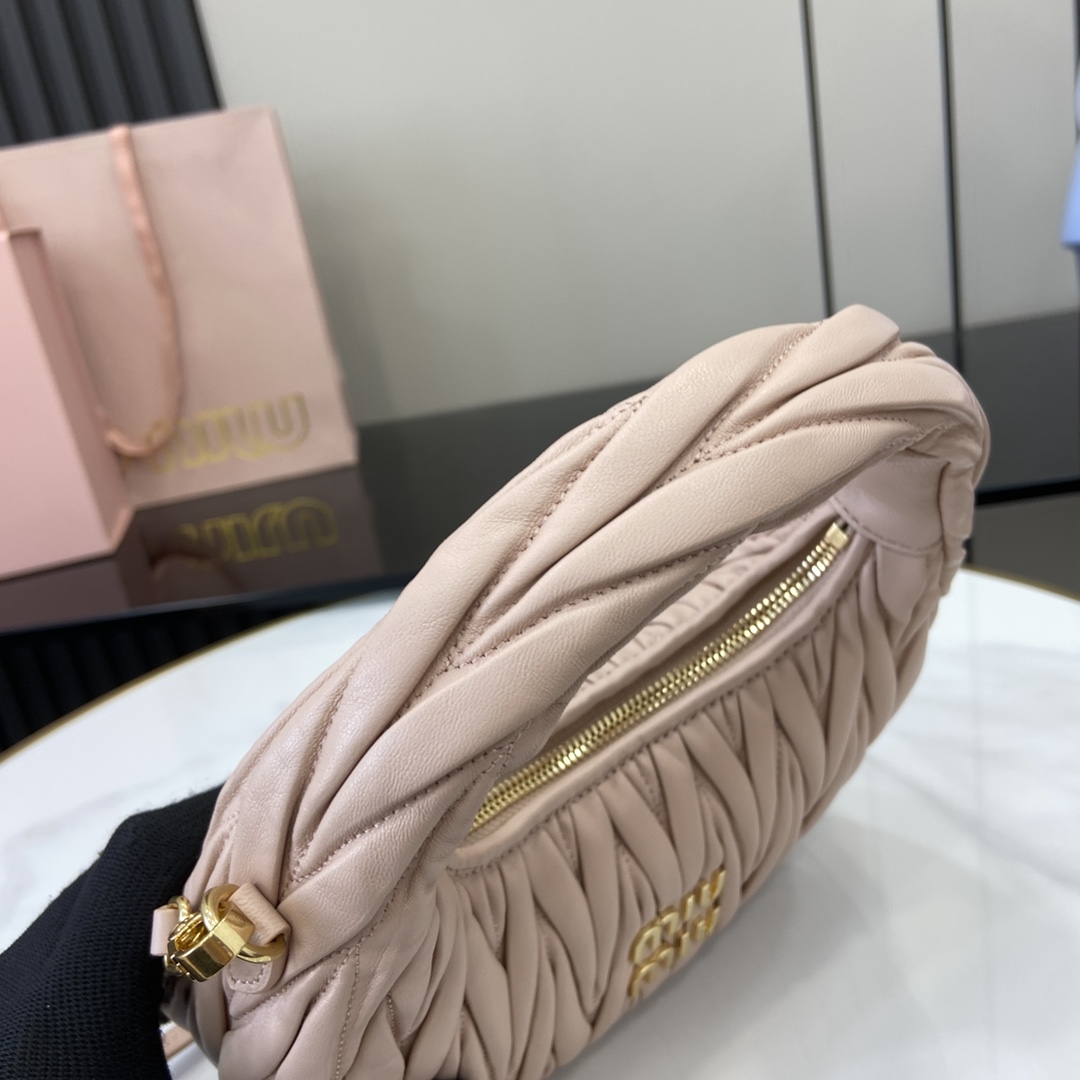 MiuMiu MiuWander Bag(23×13×7CM）